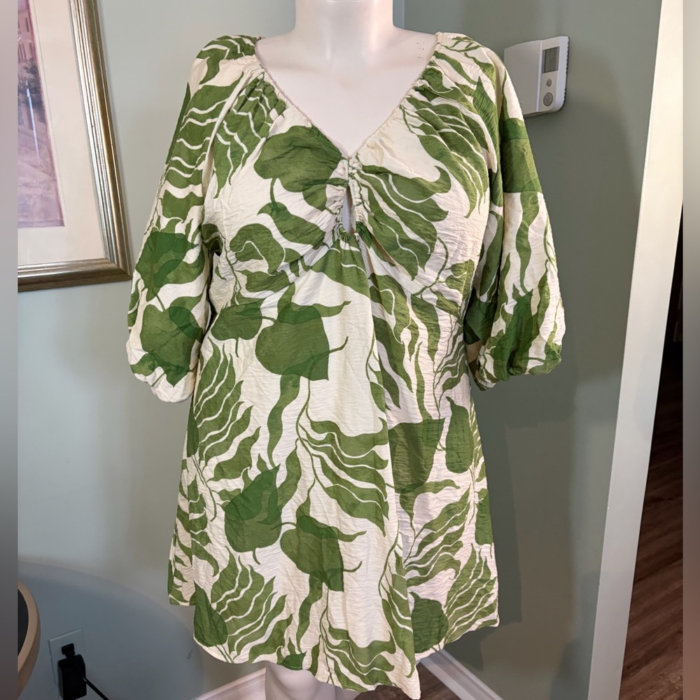H&M Green and White Patterned V-Neck Tunic Dress